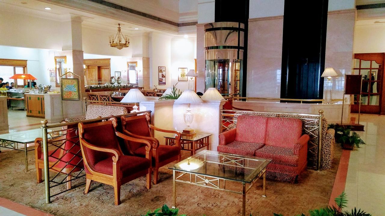 Abad Atrium Hotel Kochi Luaran gambar